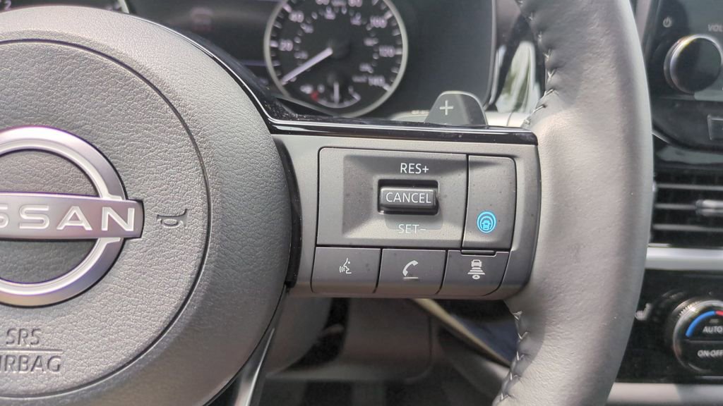 Used 2025 Nissan Pathfinder SL FWD image 23