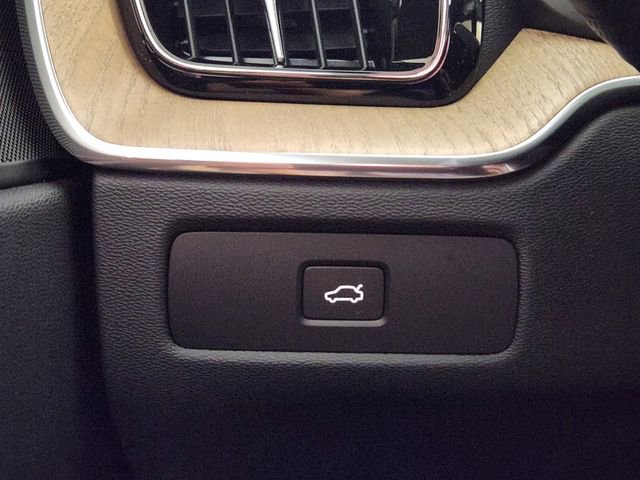 New 2026 Volvo XC60 B5 Plus w/ Protection Package Premier image 21