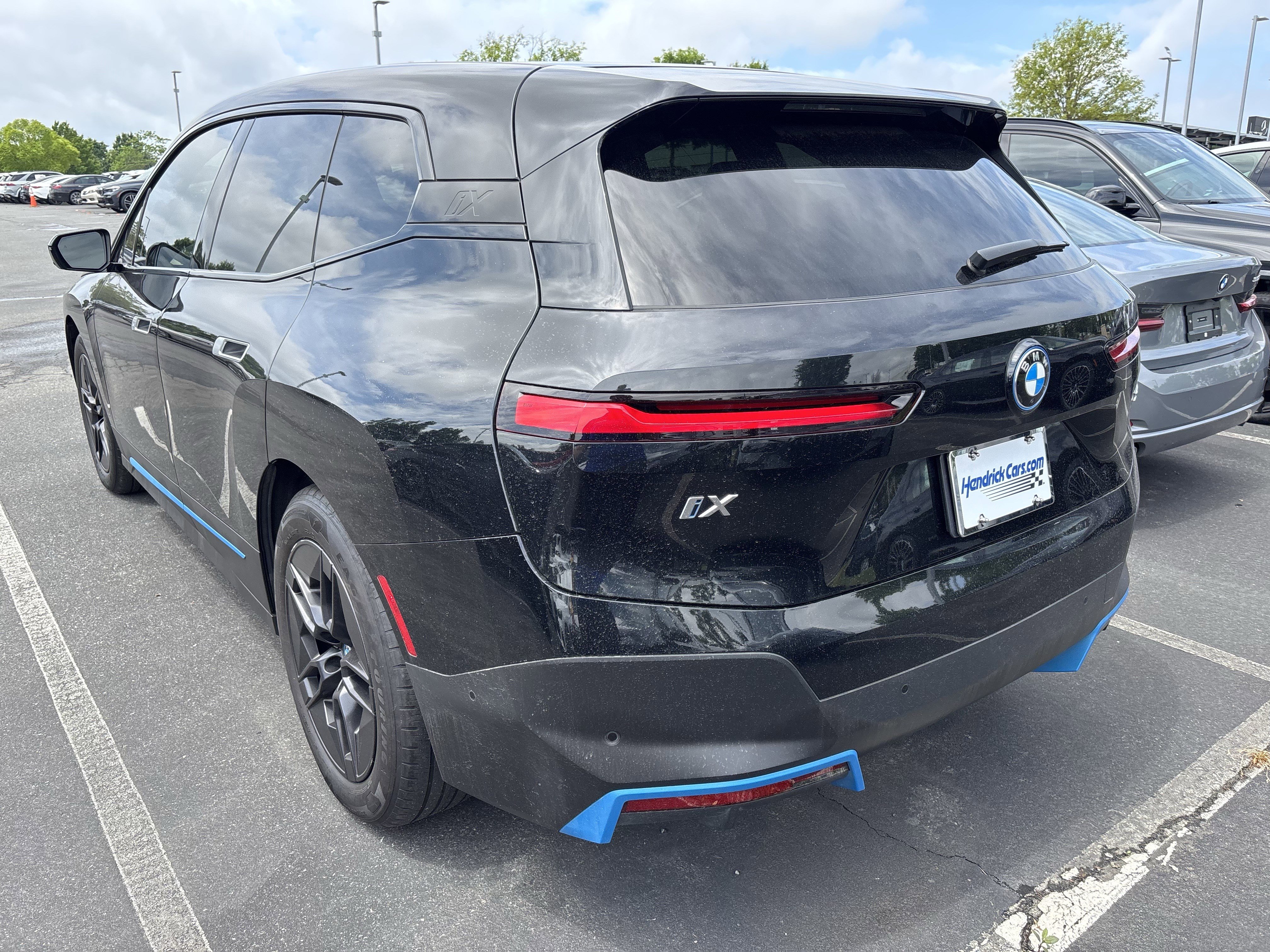 Used 2023 BMW iX xDrive50 w/ Premium Package AWD/4WD image 18