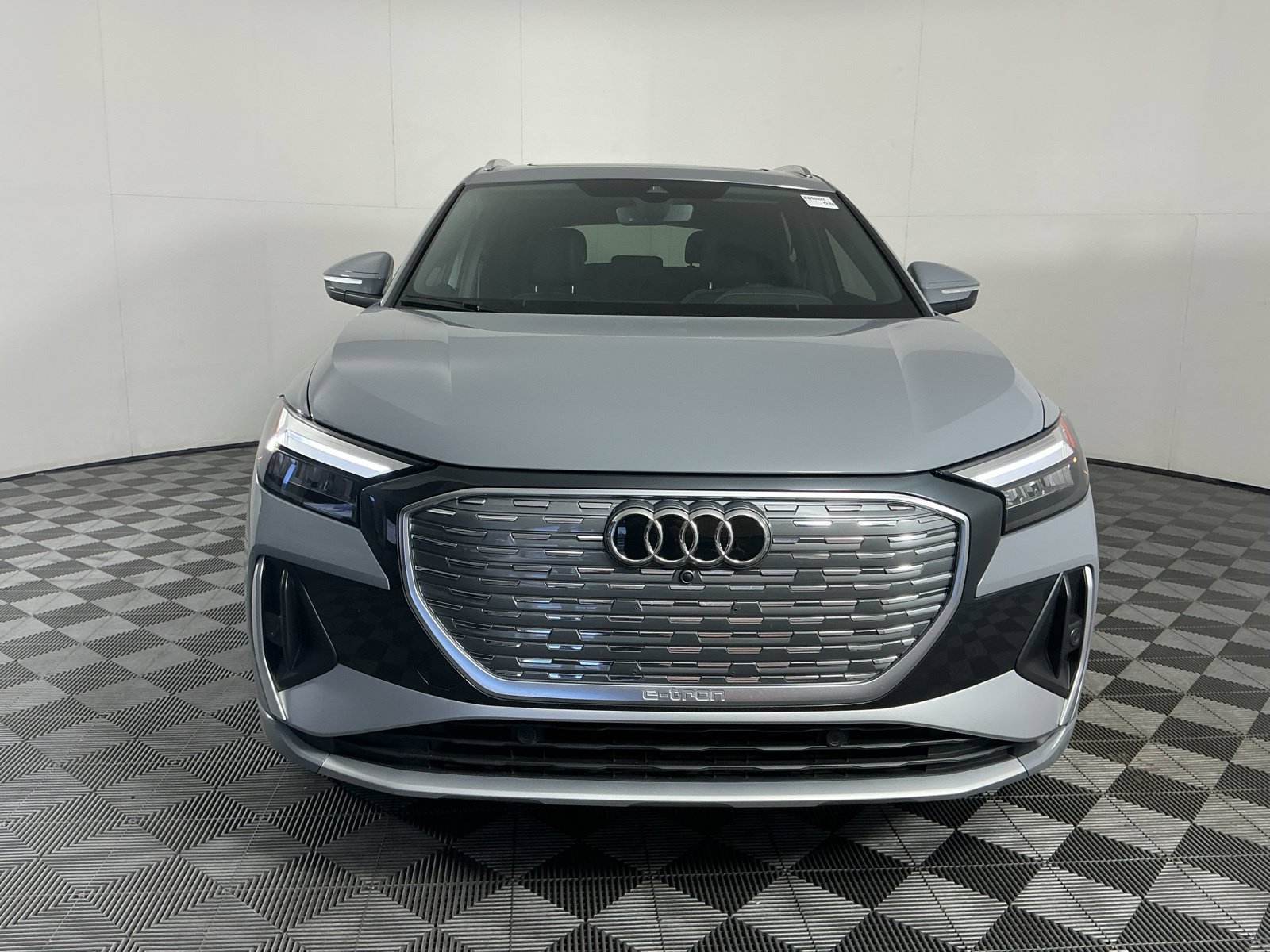 Used 2024 Audi Q4 e-tron Premium Plus w/ Premium Plus AWD/4WD image 2