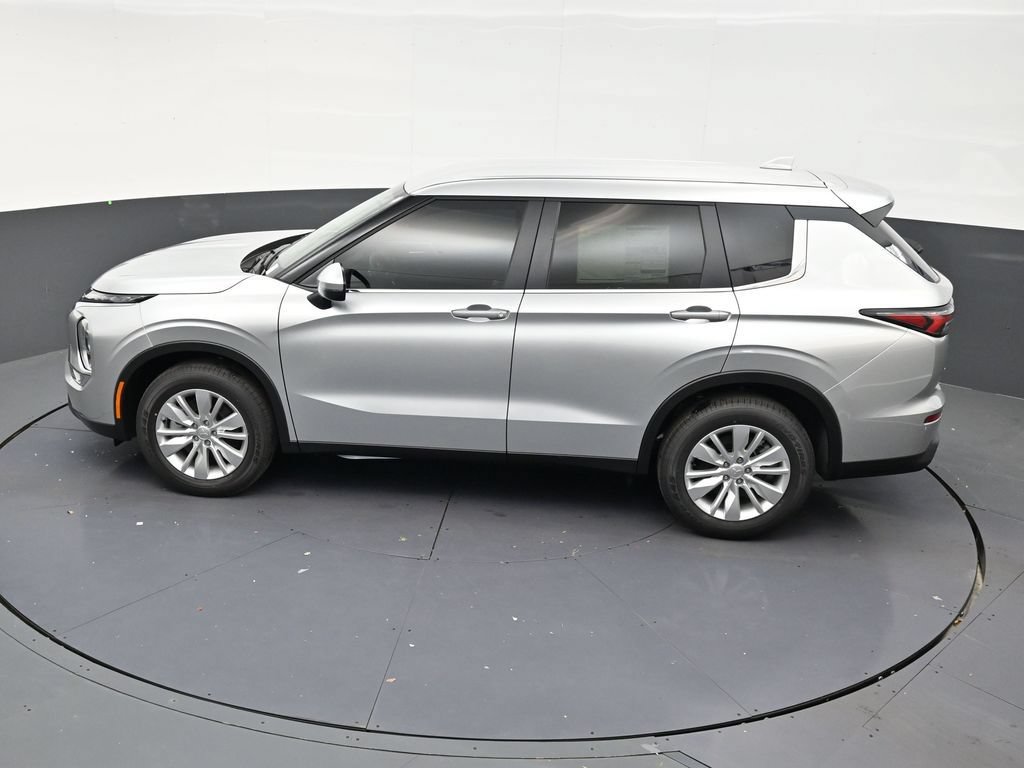 New 2026 Mitsubishi Outlander ES FWD image 12