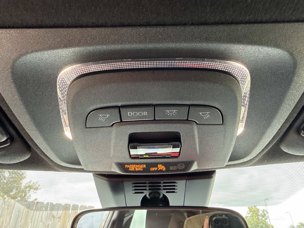 Used 2025 Toyota Corolla SE FWD image 40