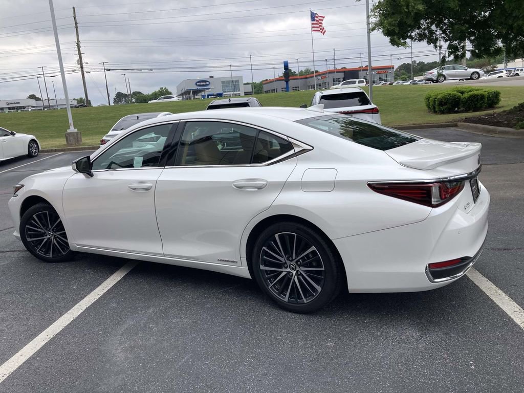 Used 2022 Lexus ES 300h w/ Premium Package FWD image 4