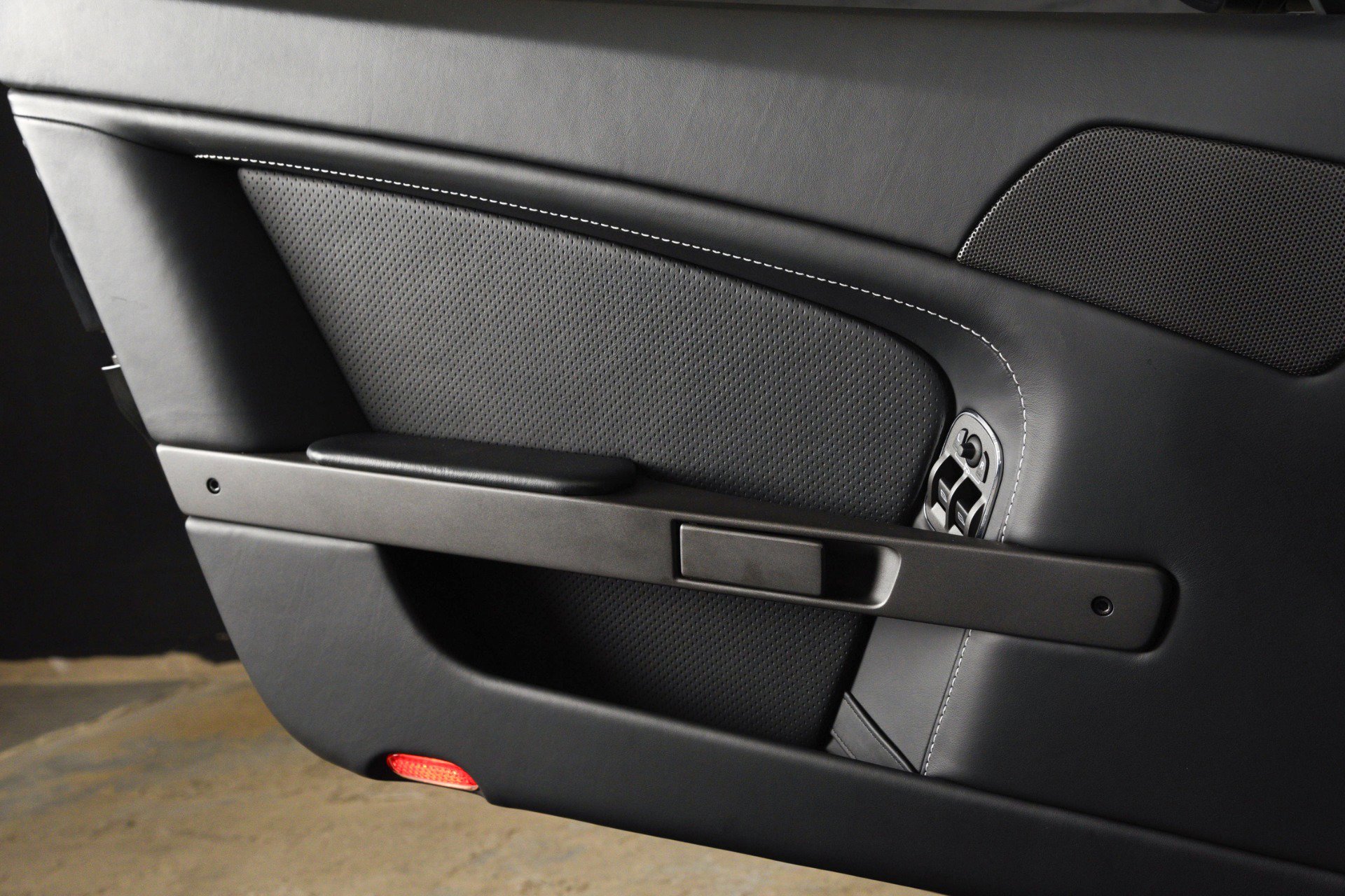 Used 2015 Aston Martin V8 Vantage GT image 20