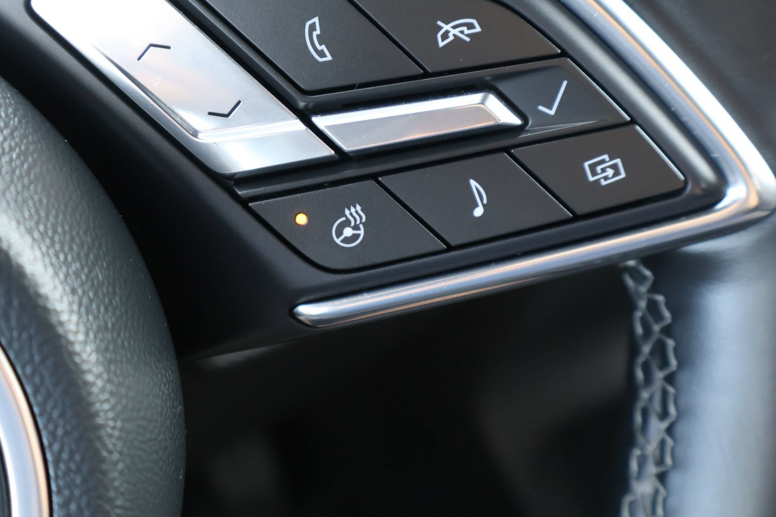 Used 2025 Buick Enclave Preferred FWD image 25