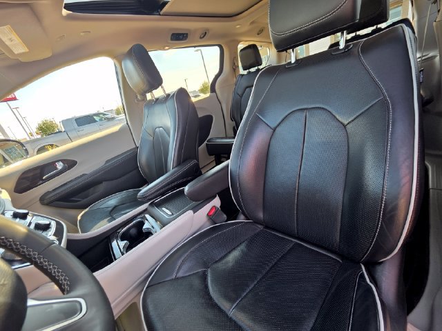 Used 2024 Chrysler Pacifica Limited FWD image 23
