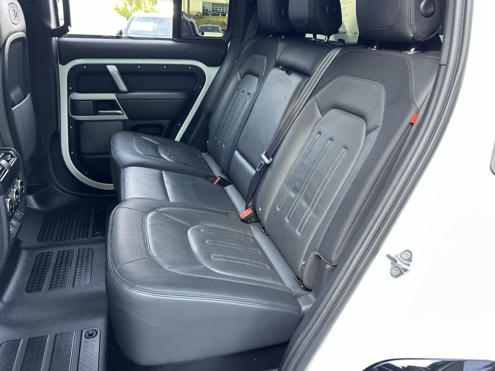 Used 2022 Land Rover Defender 110 X-Dynamic HSE AWD/4WD image 30