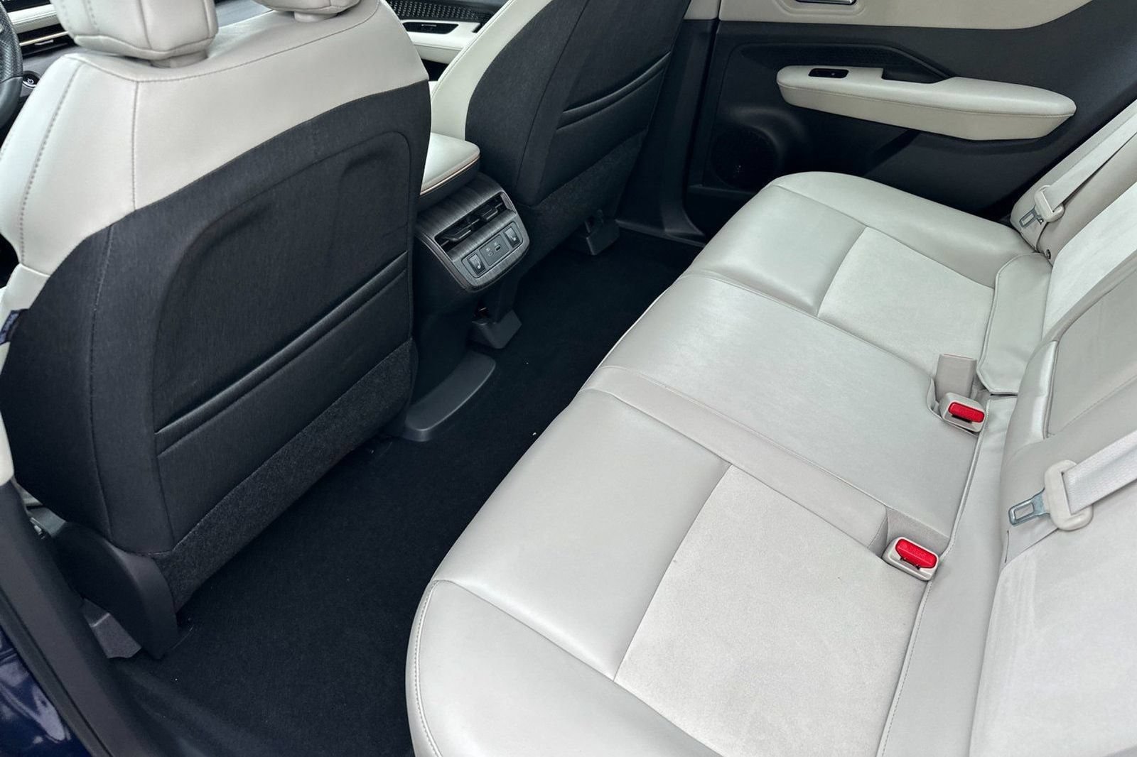 Used 2023 Nissan Ariya FWD image 14