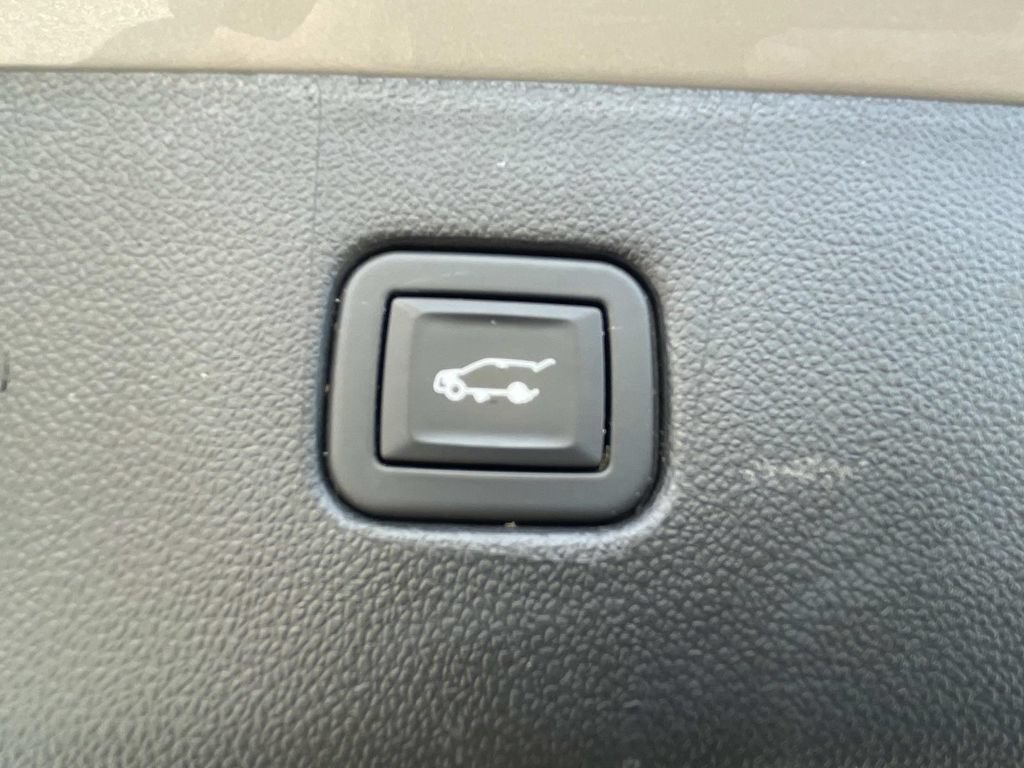 Used 2021 Chevrolet Blazer RS w/ Enhanced Convenience Package FWD image 12