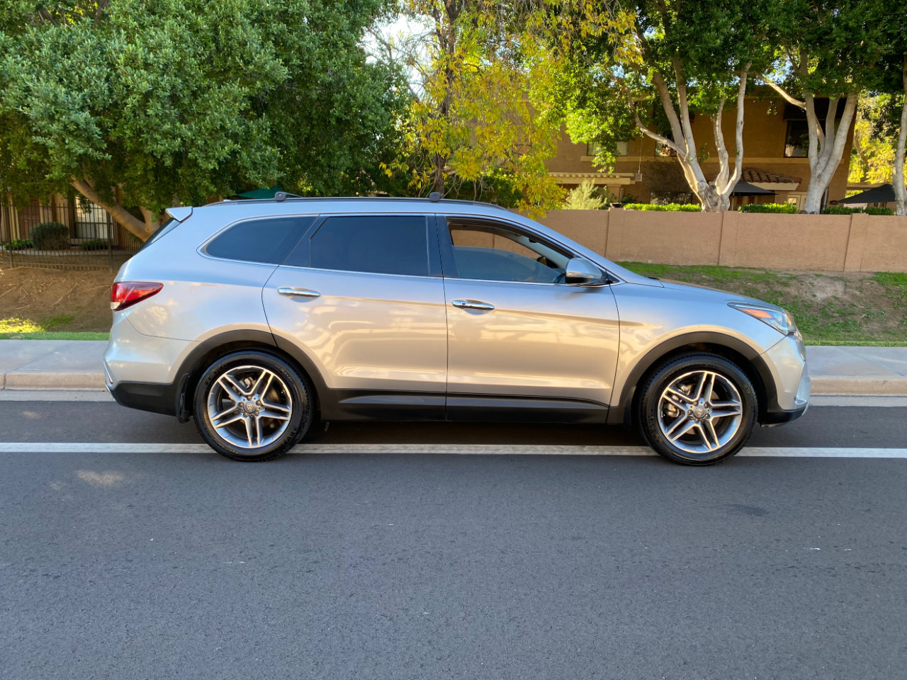Used 2017 Hyundai Santa Fe SE Ultimate 3.3L Auto w/ SE Ultimate Tech Package 03 image 11