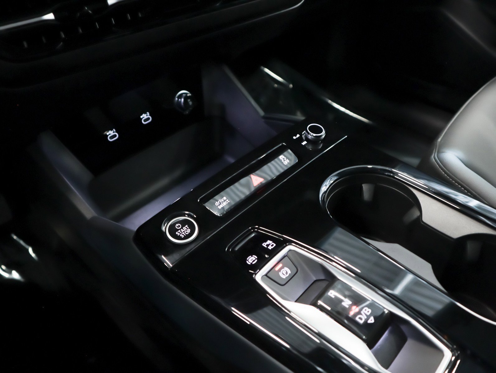 Certified 2025 Audi Q6 e-tron Premium w/ Convenience Package image 18