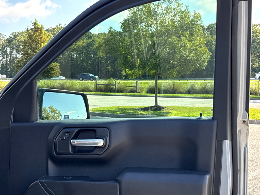 Used 2025 Chevrolet Silverado 1500 Custom image 16