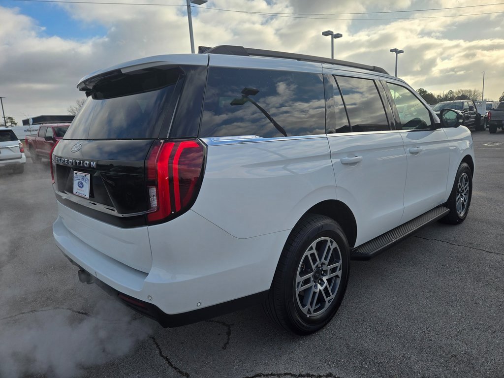Used 2025 Ford Expedition Active image 4