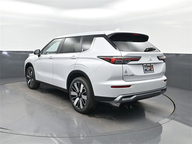 New 2025 Mitsubishi Outlander SE image 3