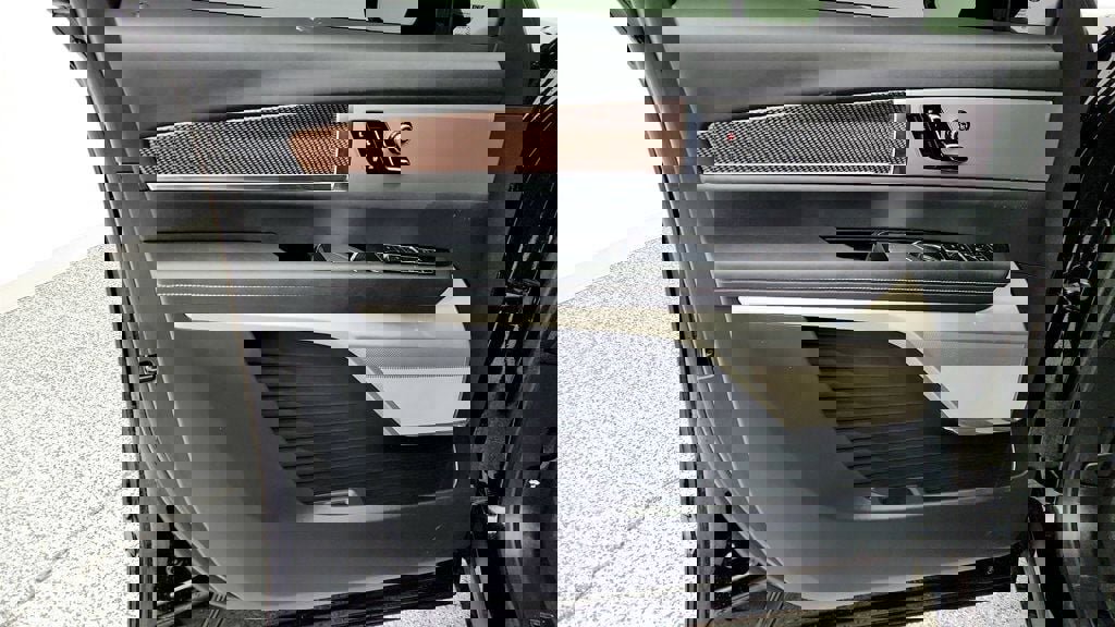 Used 2026 Cadillac Vistiq Sport image 11