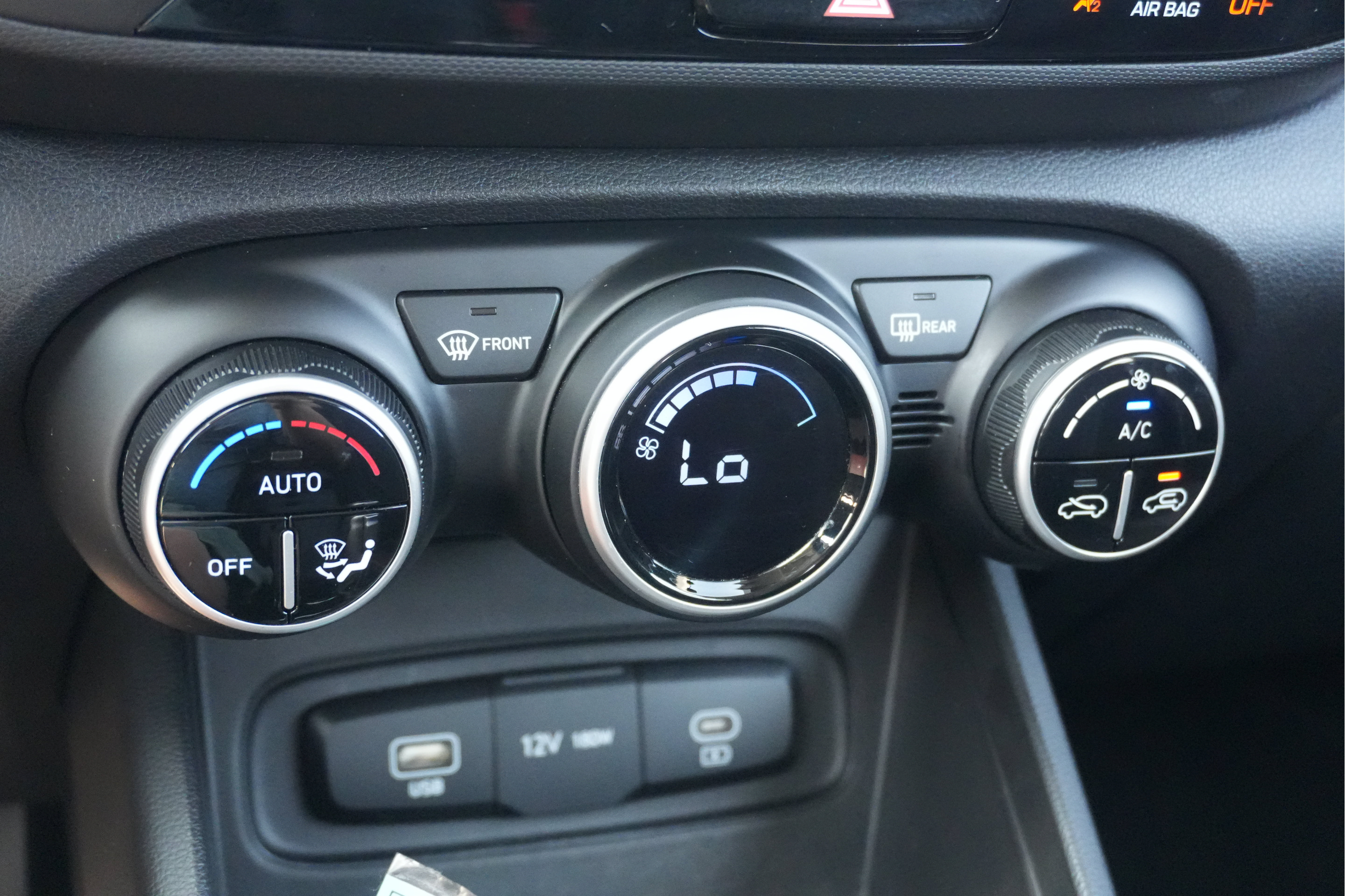 Used 2025 Hyundai Venue SEL FWD image 31