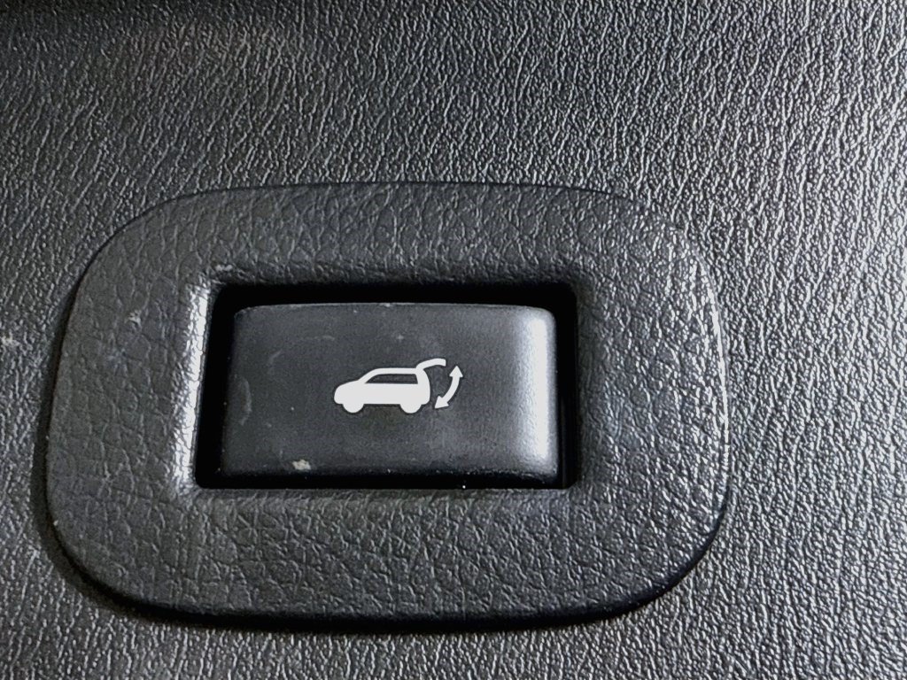 Used 2020 Nissan Armada Platinum w/ Captain's Chairs Package RWD image 44