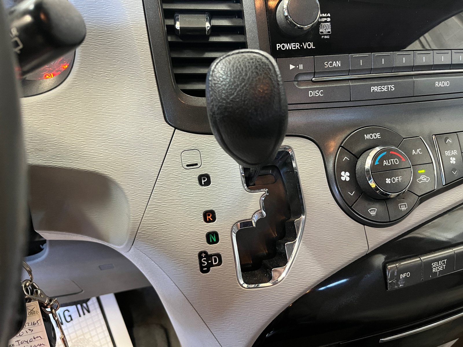 Used 2013 Toyota Sienna LE w/ Towing Pkg FWD image 22