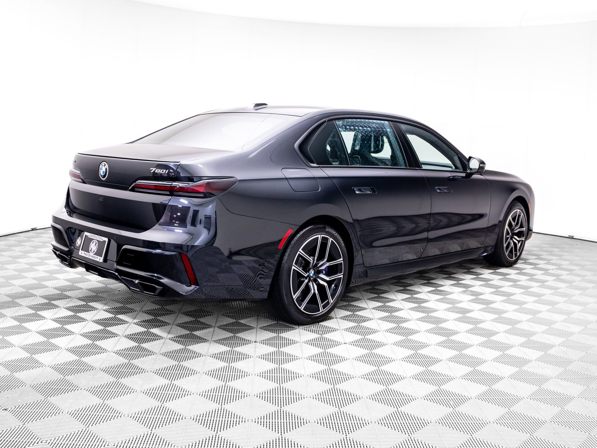 Certified 2024 BMW 760i xDrive w/ Luxury Rear Seating Package AWD/4WD image 5