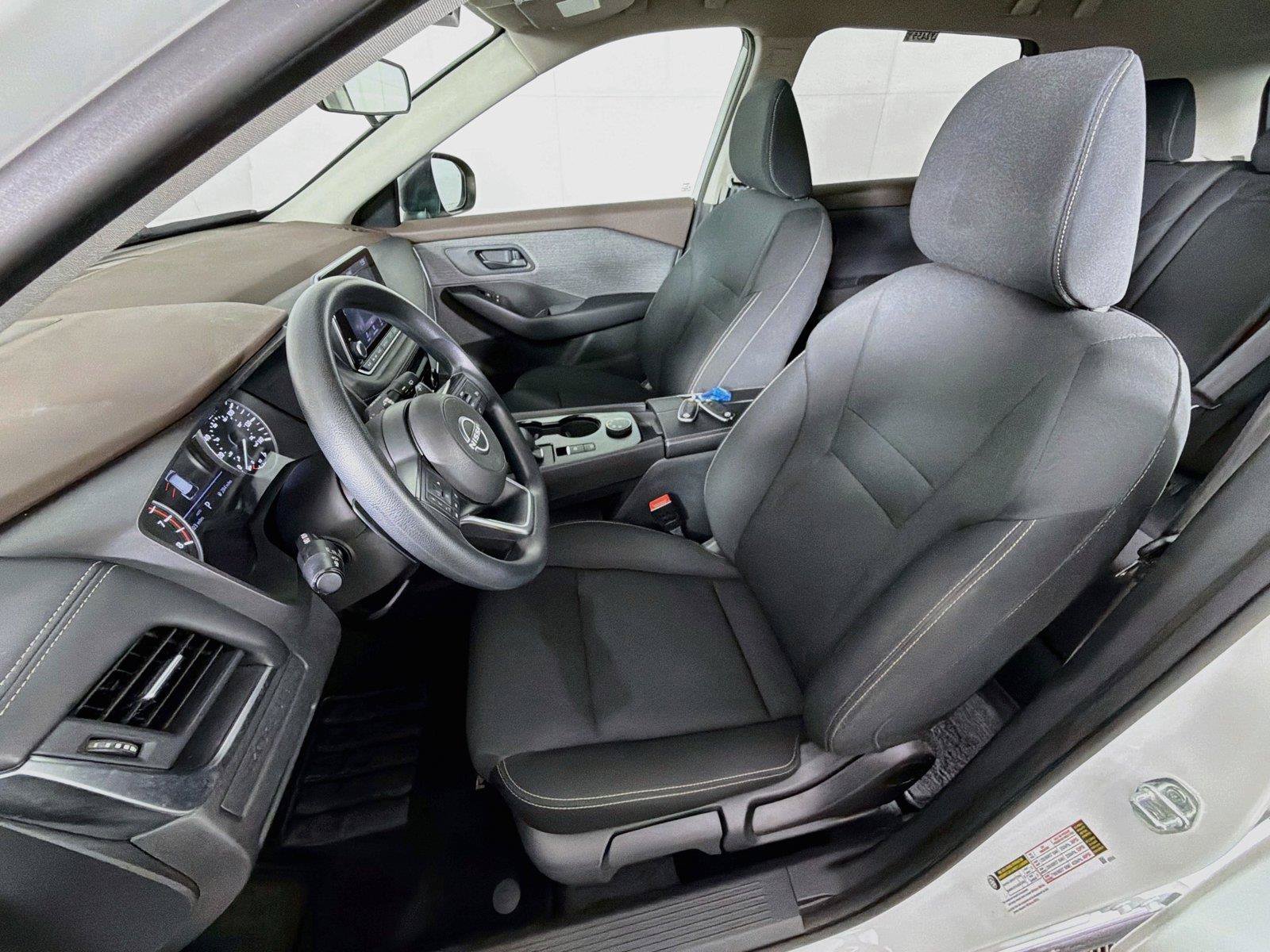 Used 2023 Nissan Rogue S AWD/4WD image 2