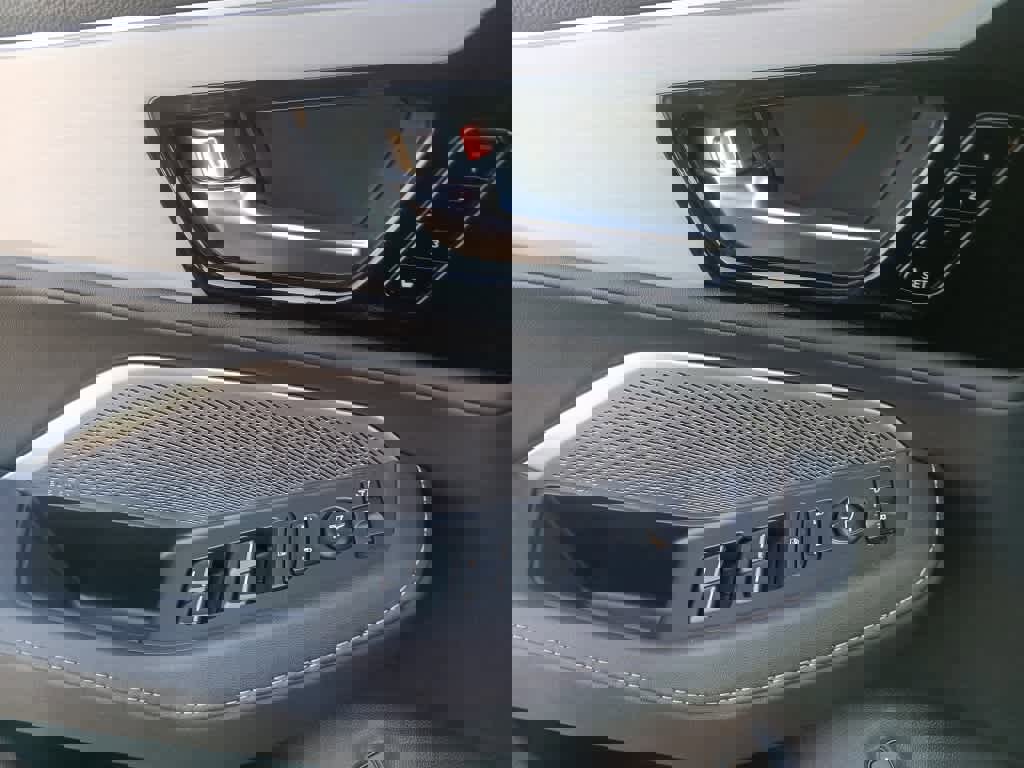 Used 2023 Acura MDX SH-AWD w/ Technology Package image 16