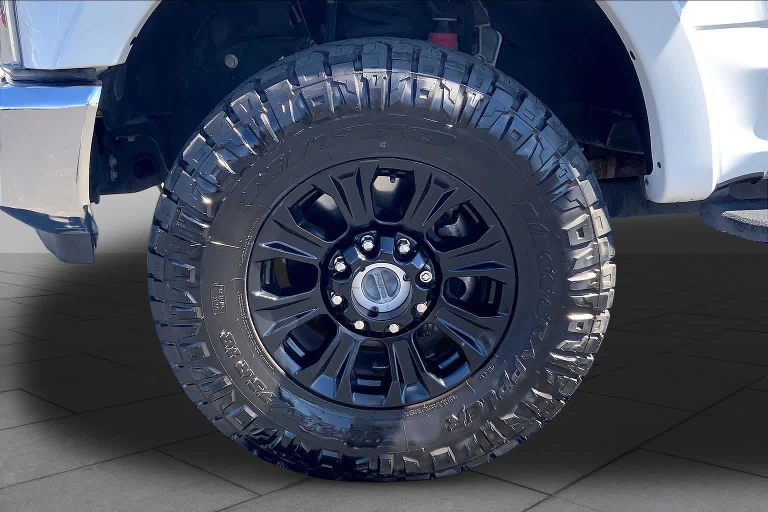 Used 2022 Ford F250 Lariat w/ Tremor Off-Road Package AWD/4WD image 11