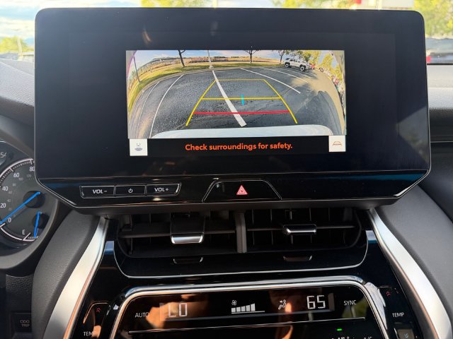 Certified 2023 Toyota Venza XLE AWD/4WD image 16