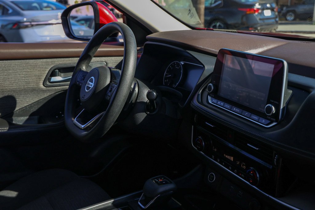 Used 2021 Nissan Rogue SV FWD image 22