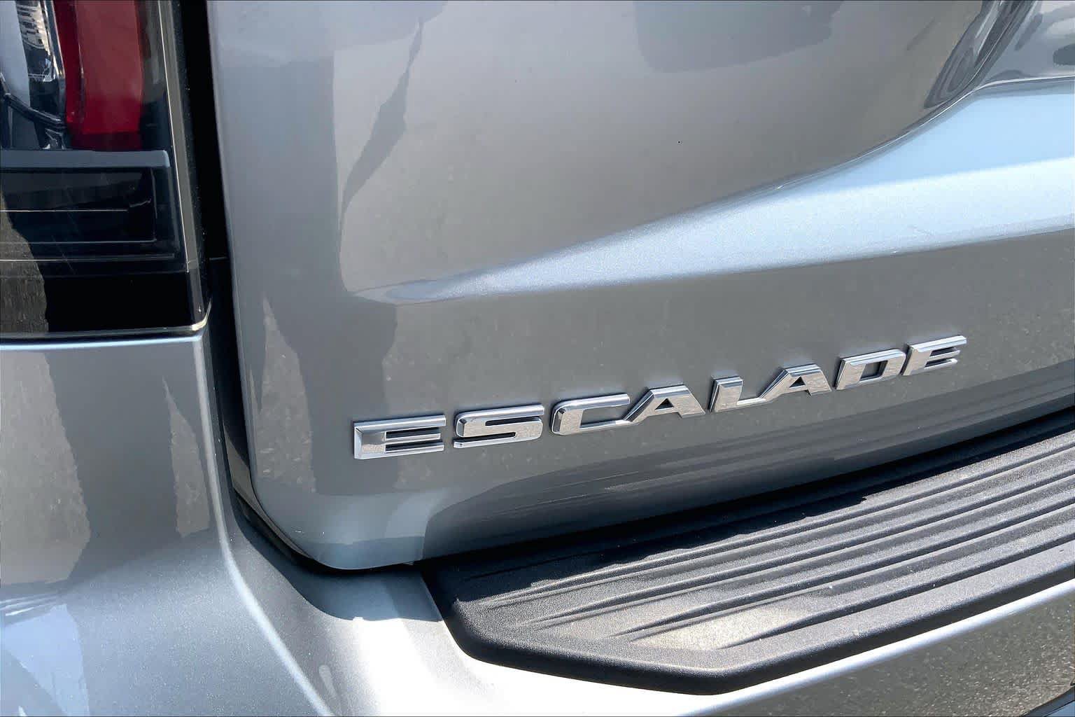 Used 2023 Cadillac Escalade Premium Luxury w/ LPO, Floor Liner Package AWD/4WD image 32