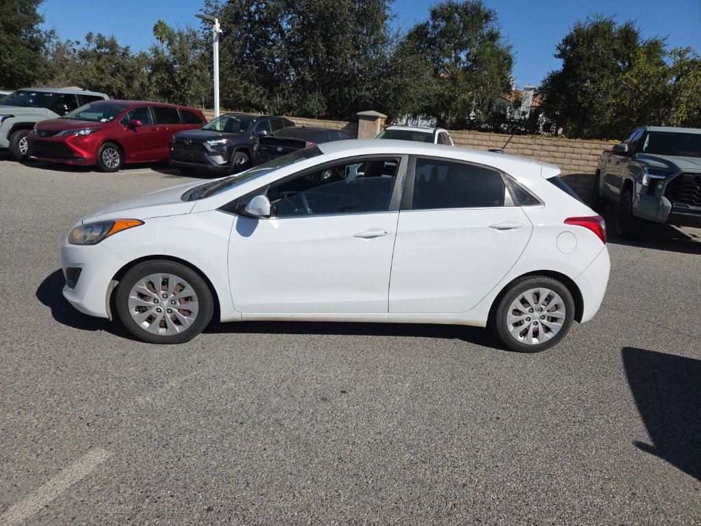 Used 2016 Hyundai Elantra GT FWD image 2