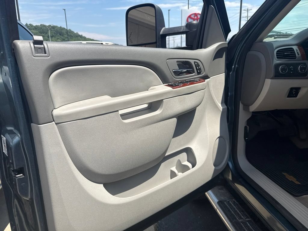 Used 2014 Chevrolet Silverado 2500 LTZ w/ LTZ Plus Package AWD/4WD image 21