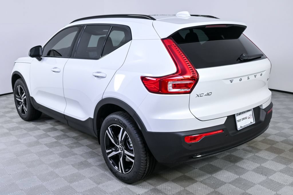 New 2026 Volvo XC40 B5 Core AWD/4WD image 3