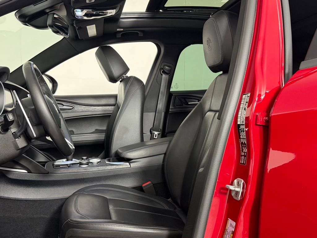 Used 2023 Alfa Romeo Stelvio Sprint image 22