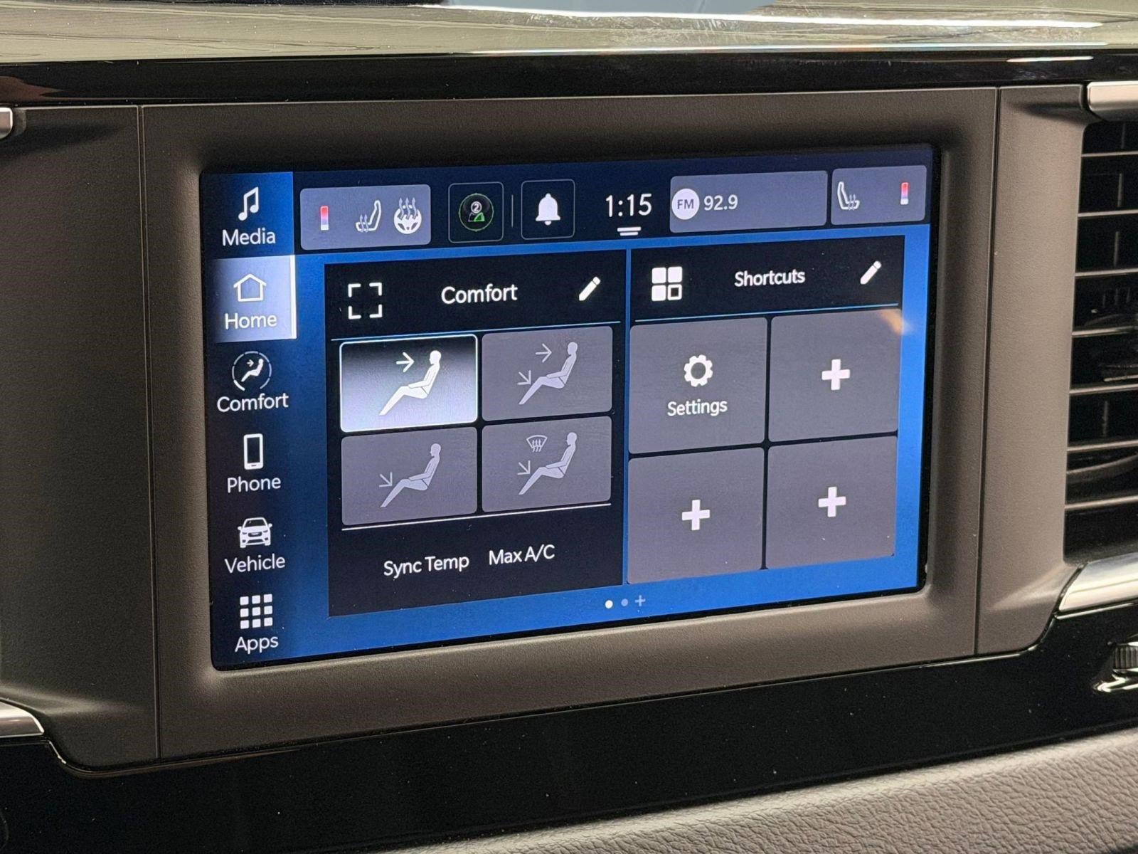 Used 2023 Chrysler Voyager LX image 25