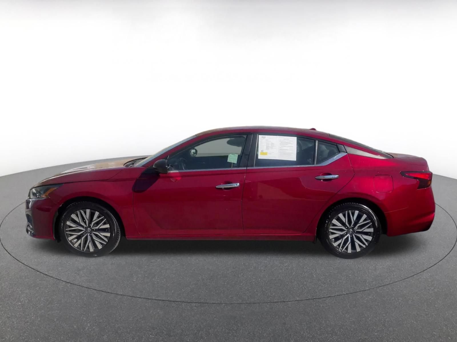 Used 2025 Nissan Altima 2.5 SV FWD image 8