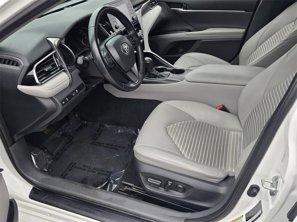 Used 2024 Toyota Camry SE image 10