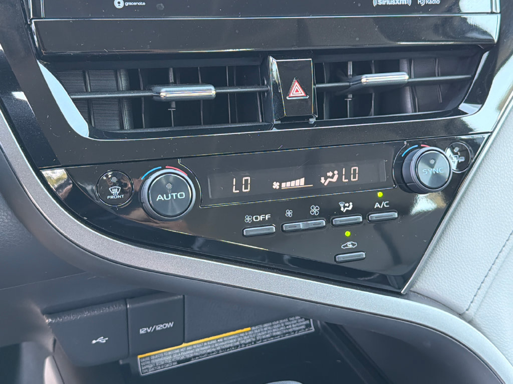 Used 2021 Toyota Camry XLE FWD image 32