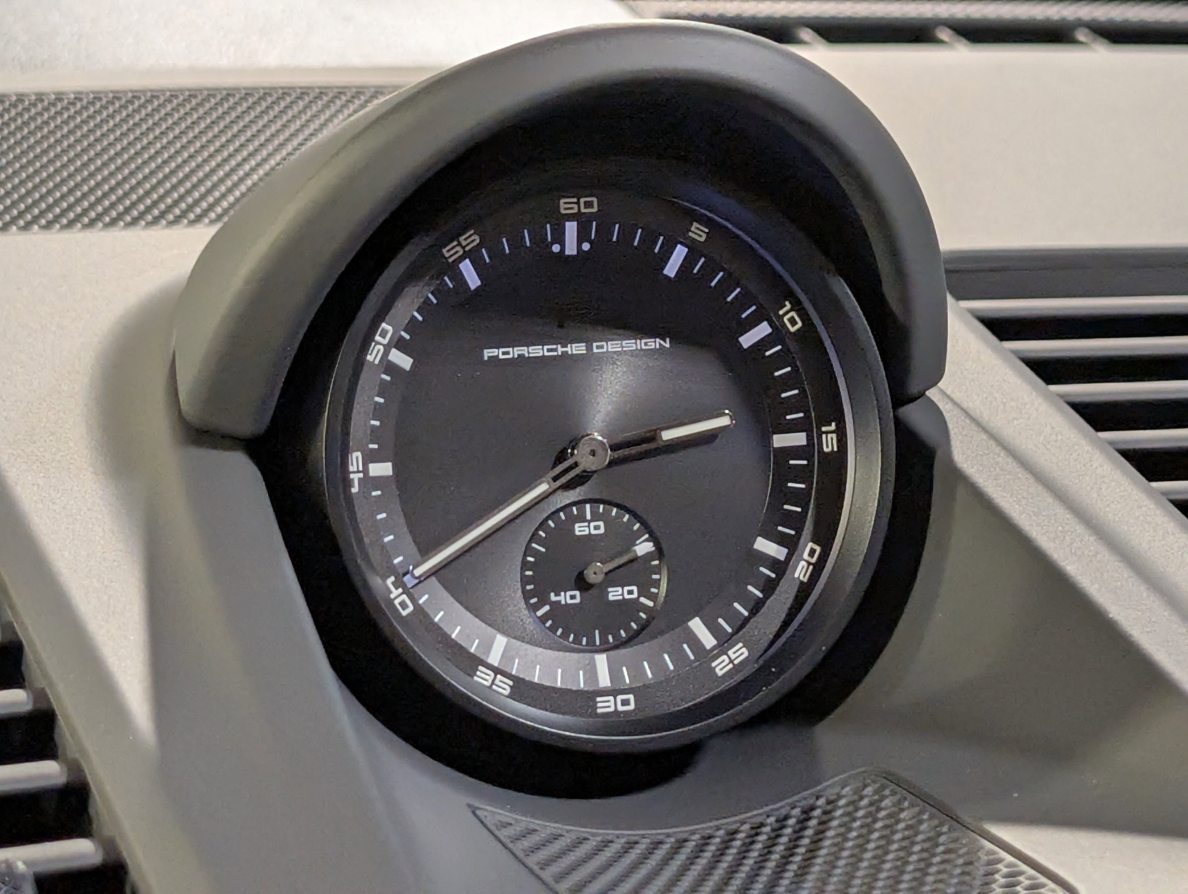 Certified 2025 Porsche 911 Carrera RWD image 31