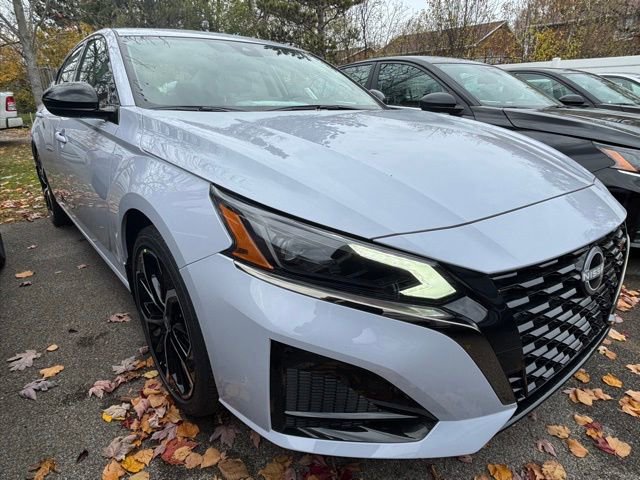 New 2025 Nissan Altima 2.5 SR image 3