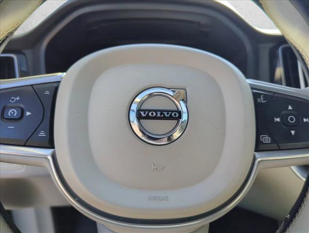 Used 2018 Volvo XC60 T5 Momentum w/ Convenience Package image 16