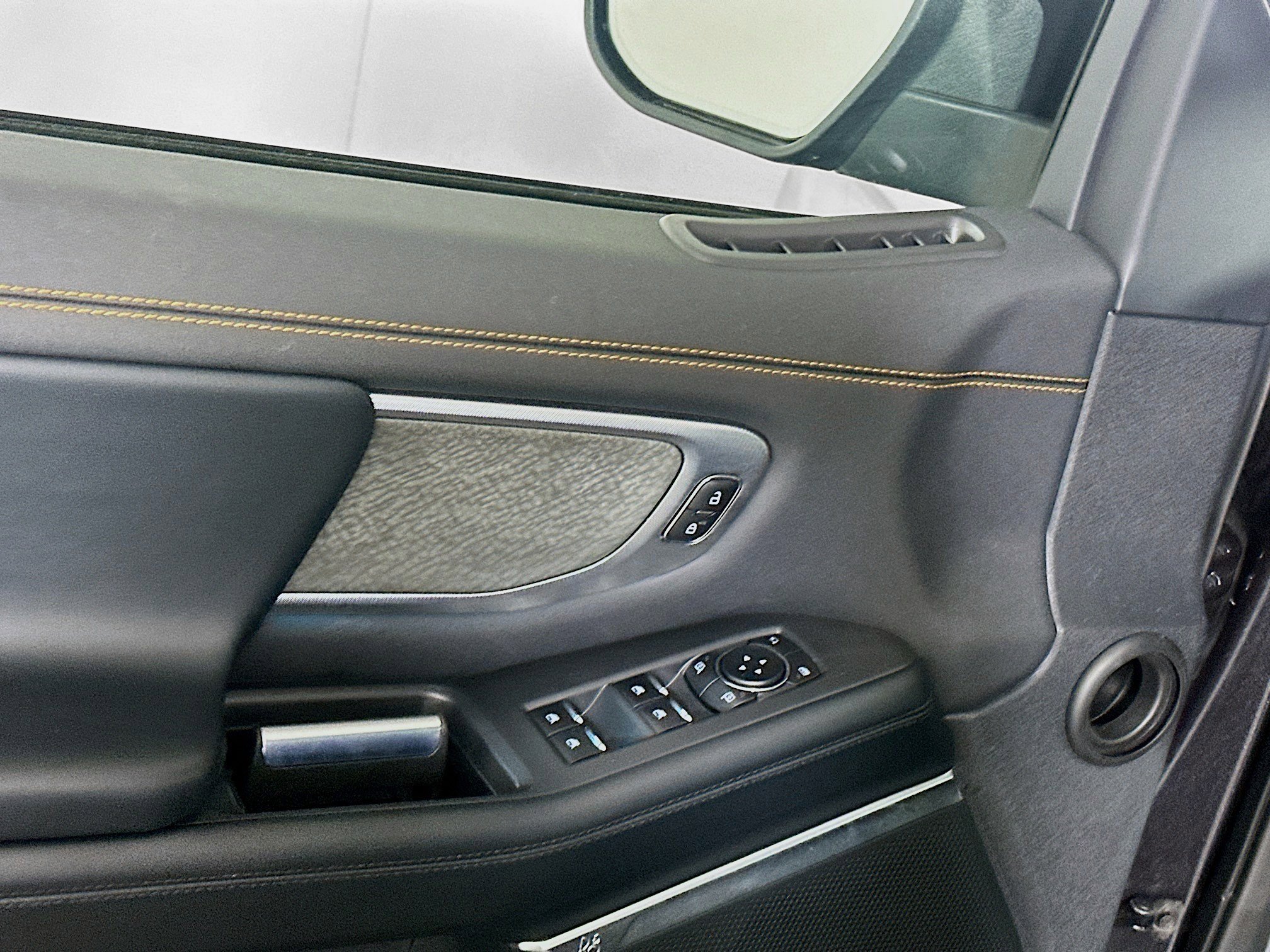 Used 2025 Ford Expedition Tremor image 15