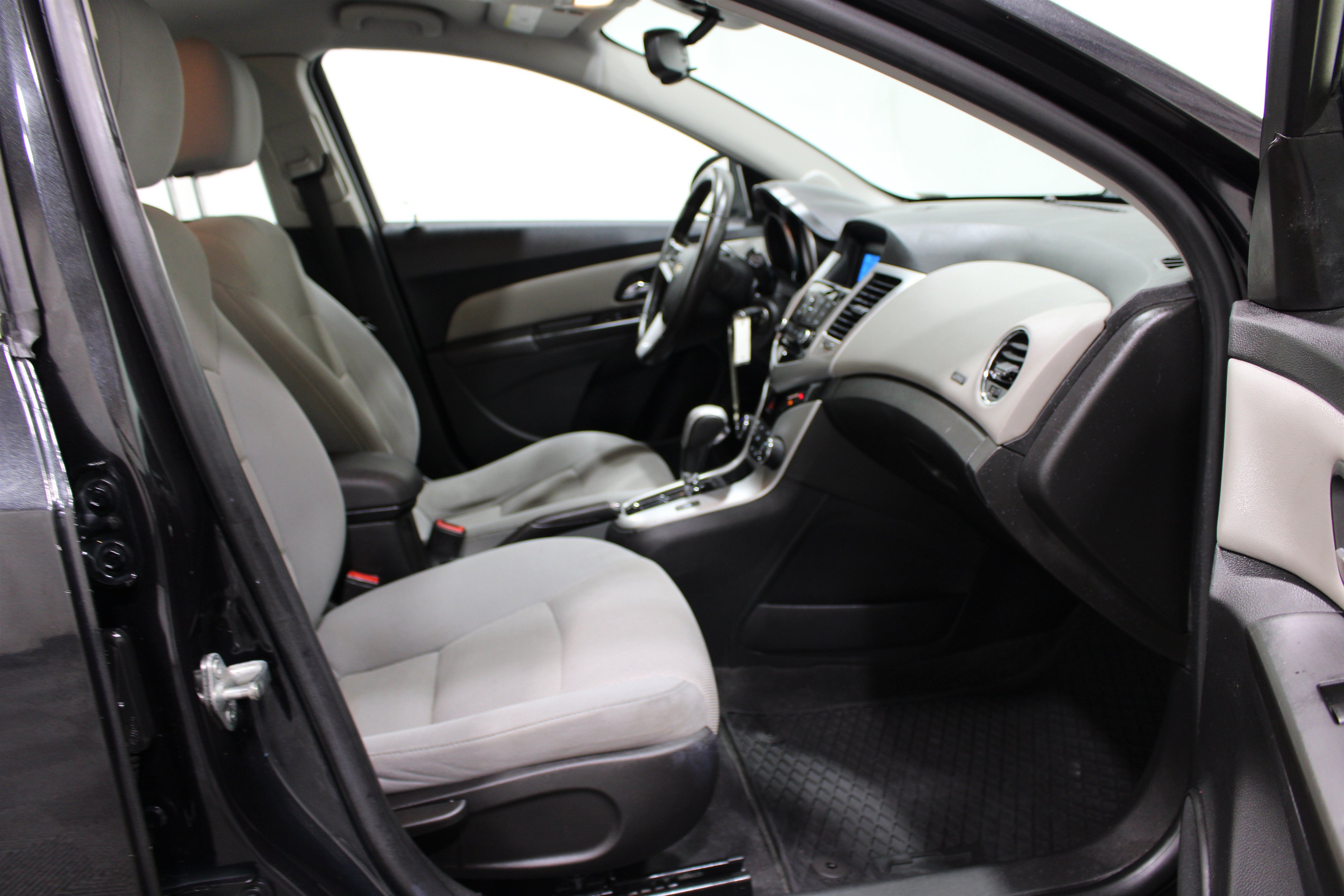 Used 2014 Chevrolet Cruze LT FWD image 21