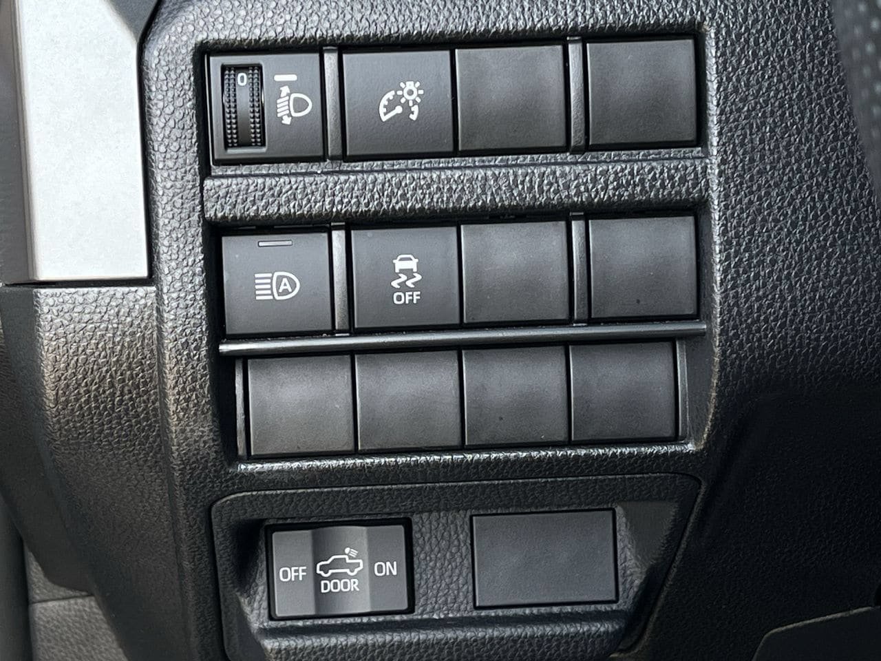 Used 2025 Toyota Tacoma SR5 AWD/4WD image 20