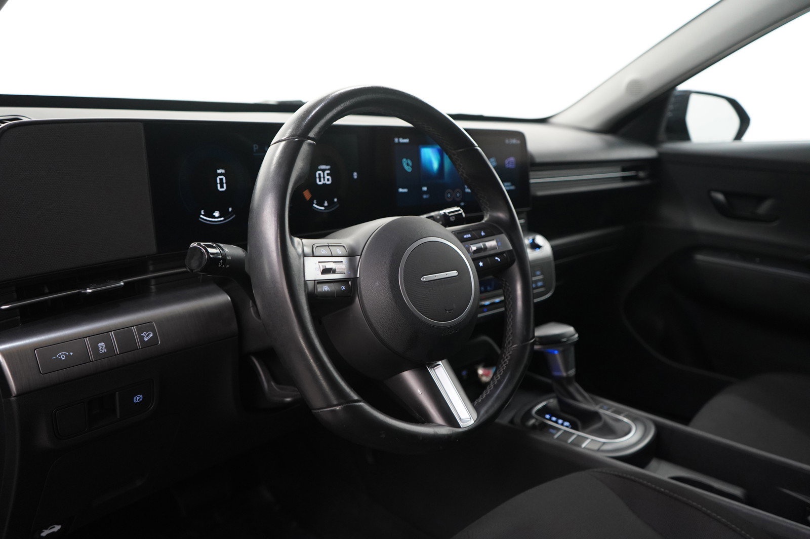 Used 2024 Hyundai Kona SEL image 17