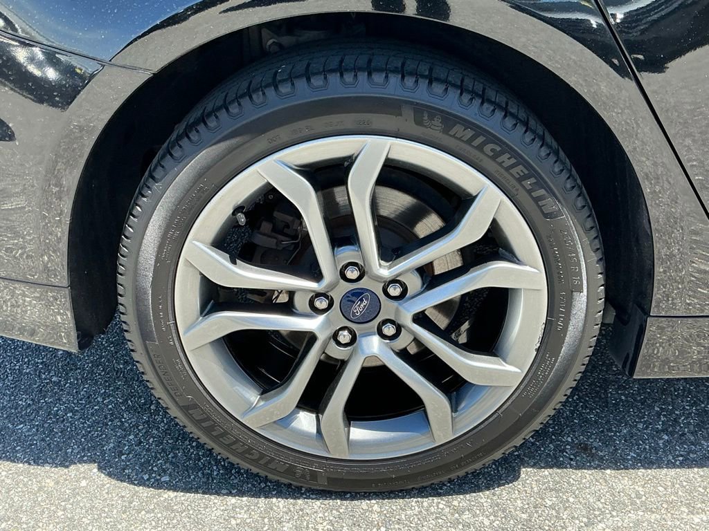 Used 2017 Ford Fusion SE w/ Equipment Group 201A FWD image 12