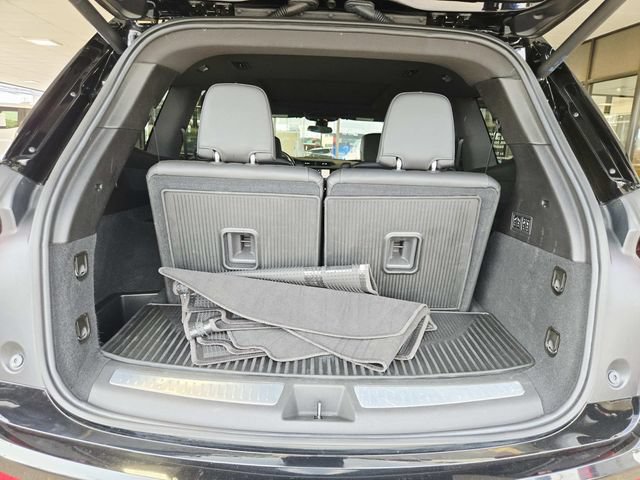Used 2024 Cadillac XT6 Premium Luxury w/ LPO, Floor Liner Package AWD/4WD image 12