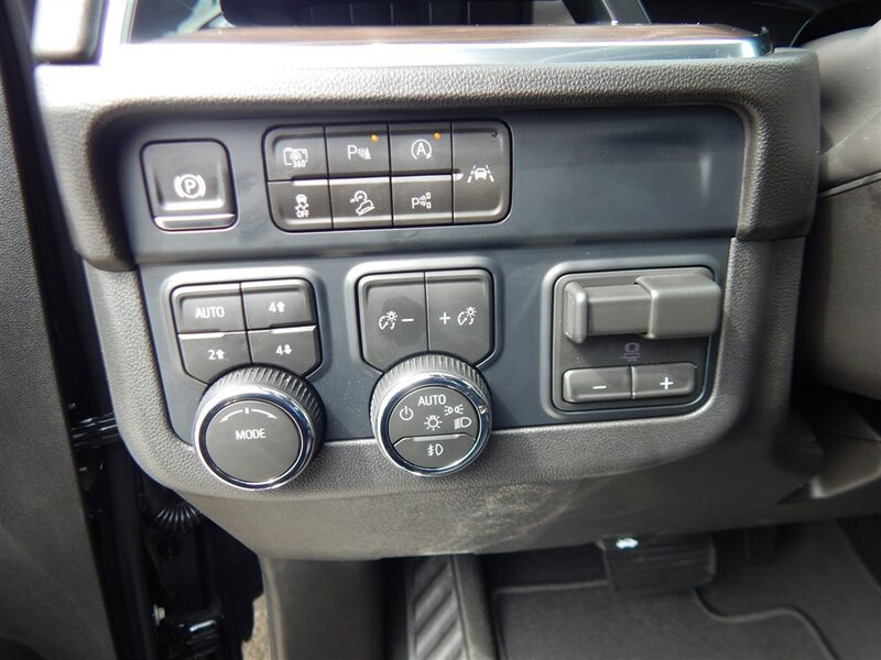 Used 2026 Chevrolet Suburban Z71 w/ Comfort Package AWD/4WD image 30