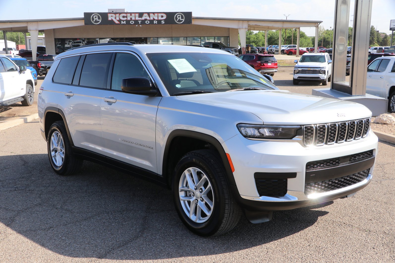 Used 2024 Jeep Grand Cherokee L Laredo