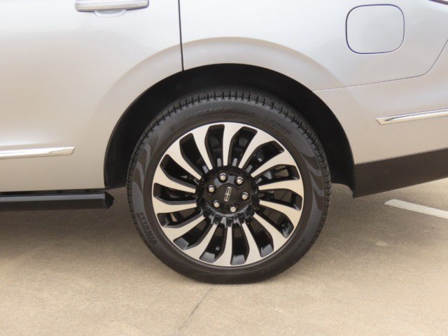 Certified 2024 Lincoln Navigator Black Label AWD/4WD image 16