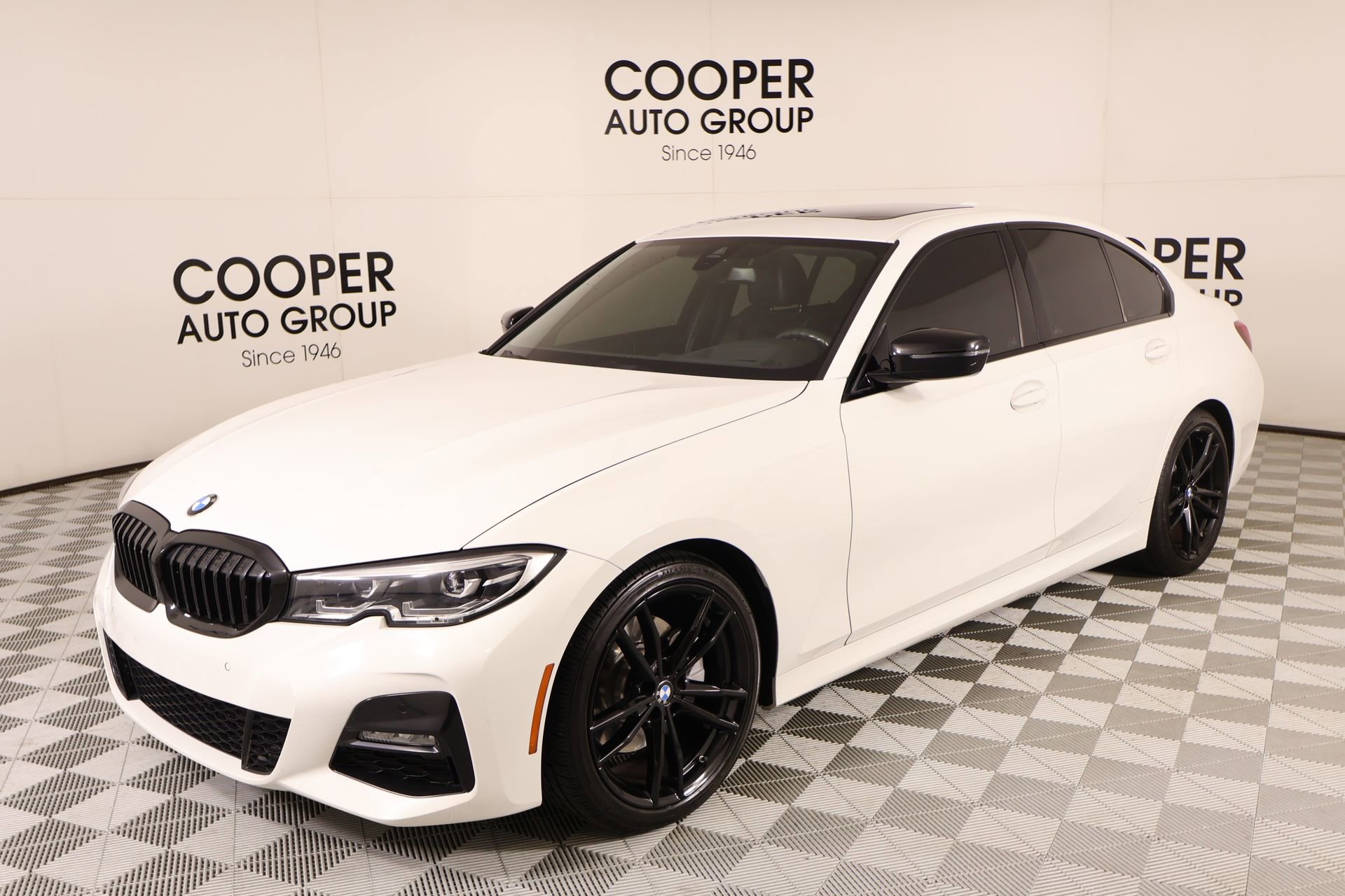 Used 2021 BMW 330i Sedan w/ M Sport Package image 11